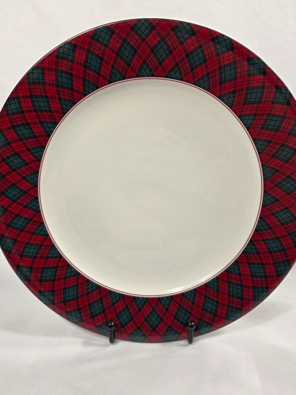 ONE (1) Sasaki Tartan Plaid Dinner Plate White with Red & Green Plaid Border